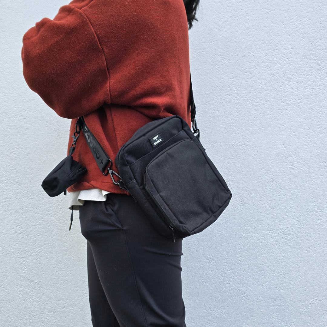 The Jubi Crossbody Parent Bag (Midnight Black)